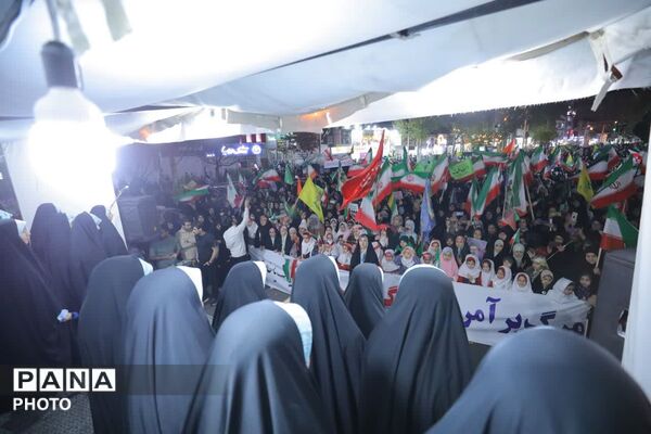 شکوه حضور دختران ساوجبلاغ در جشن دهه کرامت 
