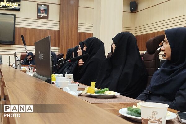 تقدیر از معلمان نمونه استانی به مناسبت گرامیداشت هفته معلم در ناحیه دو شهرری 