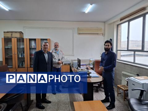 حضور صمیمی مدیر آموزش و پرورش منطقه ۱۸ در تعدادی از واحد‌های اداری آموزش و پرورش منطقه 