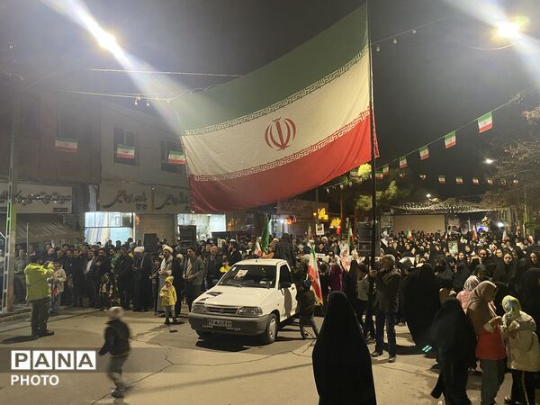  حضور مردم باخرز در آیین دشمن‌سوزی چهارشنبه‌سوری آخر سال