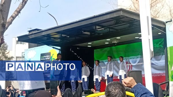 حضور پر شور مردم مشهد در راهپیمایی ۲۲ بهمن