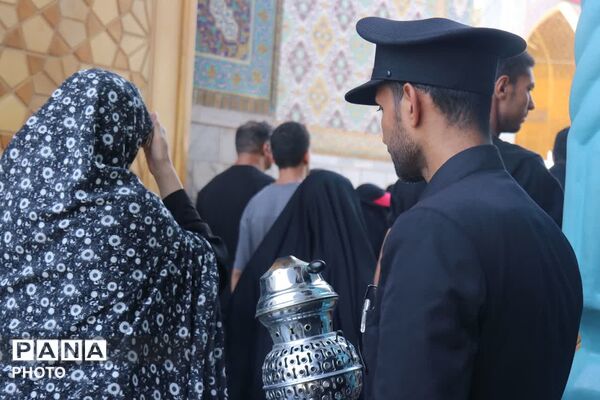 حال و هوای زائران حریم مطهر رضوی در تاسوعای حسینی