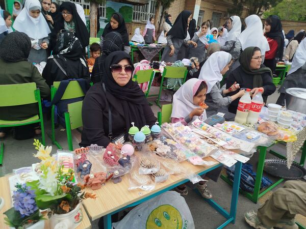 بازارچه کسب و کار دانش‌‍آموزان مدرسه حضرت رقیه(س)