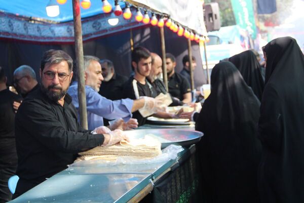 حضور باشکوه جاماندگان اربعین حسینی در شهر ری