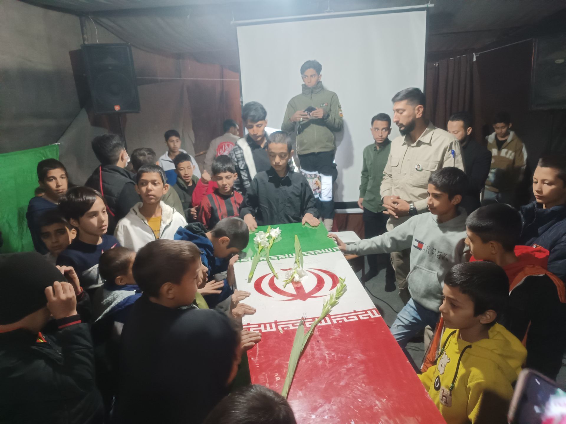 تشییع پیکر شهید گمنام در نمایشگاه یاس کبود 