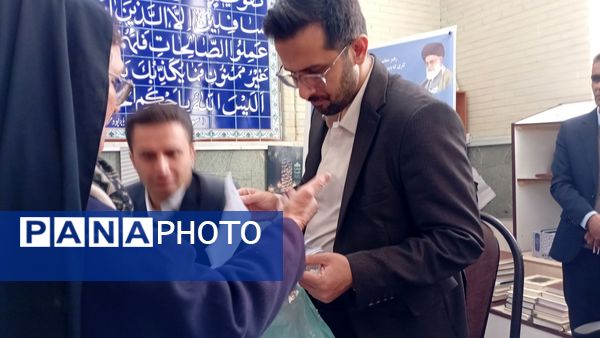 نماز جمعه و برپایی میز خدمت در شهر سورشجان