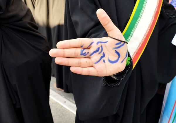 راهپیمایی ۱۳ آبان در میدان شهدا مشهد
