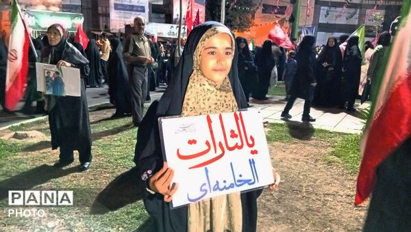صحنه همدلی و اتحاد؛ تداوم حضور شهروندان در تجمعات شبانه