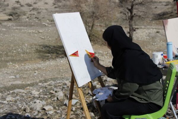 کارگاه آموزشی طراحی و نقاشی هنرستان فاطمه زهرا (س) در شهرستان گچساران