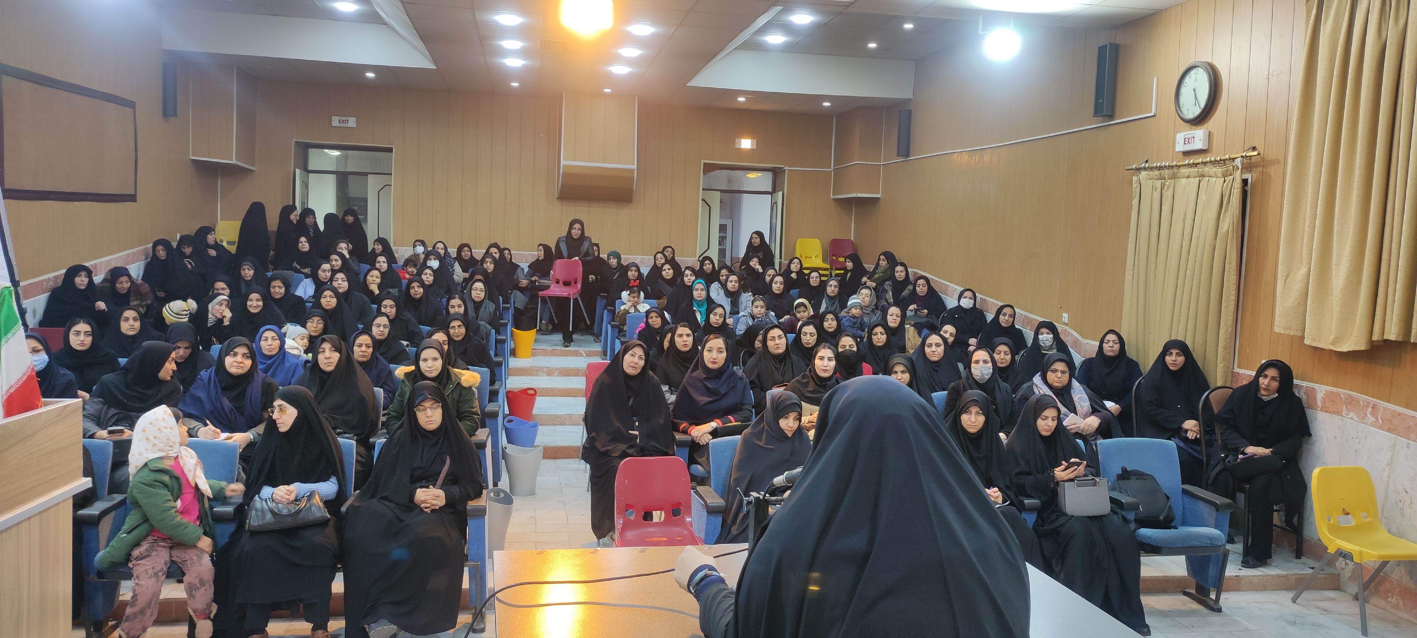 اولین کارگاه شناخت و تکنیک‌های ارتباط با نوجوانان در شیروان