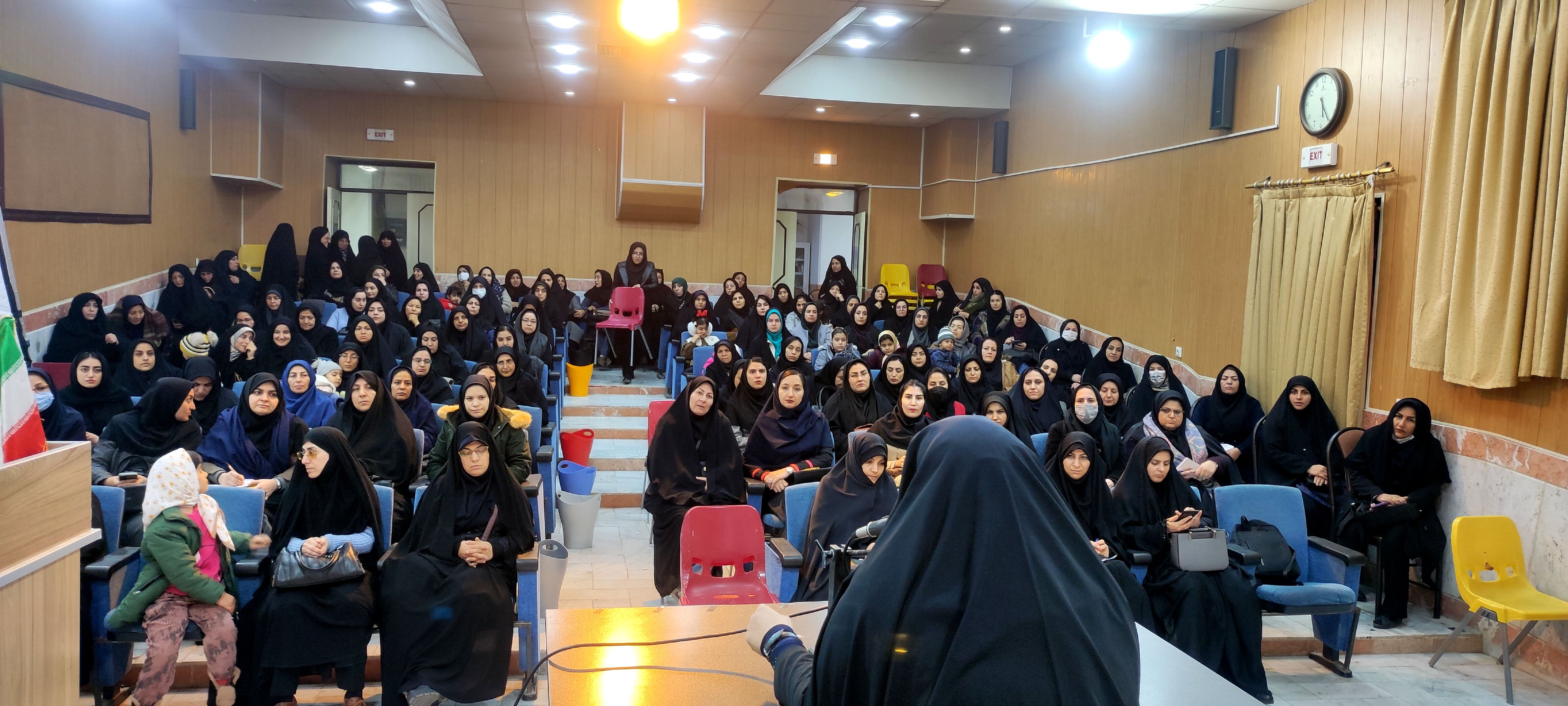 اولین کارگاه شناخت و تکنیک‌های ارتباط با نوجوانان در شیروان
