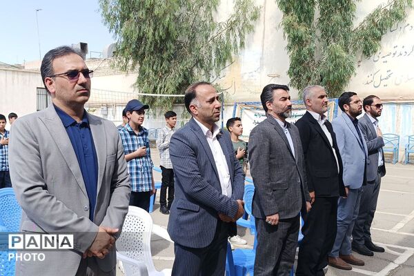 نواخته شدن زنگ ۱۵ خرداد در دبیرستان صدرا