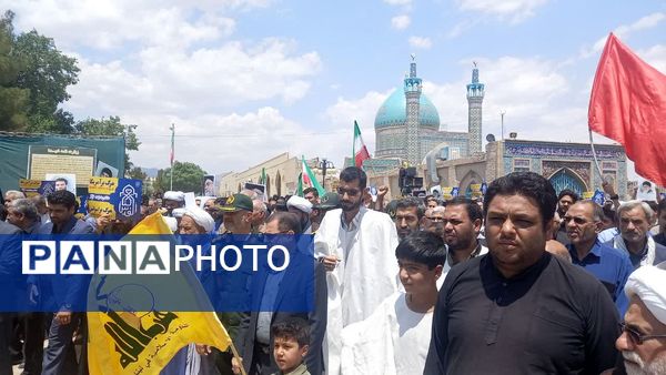 مشت هایی که انتقام را صدا می‌زند 