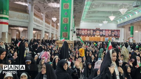 همایش دختران ایران در حرم بانوی کرامت
