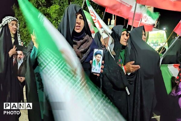 جمهوری اسلامی ایران مستقل متحد پیشرفته  و پیروز است