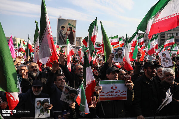مراسم بیعت با سومین رهبر انقلاب در تهران - 2