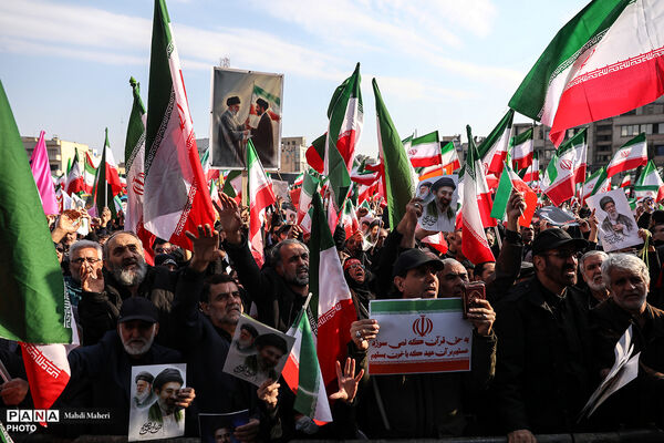مراسم بیعت با سومین رهبر انقلاب در تهران - 2