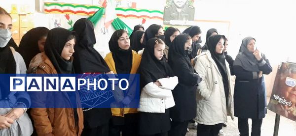 نمایشگاه انقلاب در مدرسه حضرت خدیجه(س) شیروان 