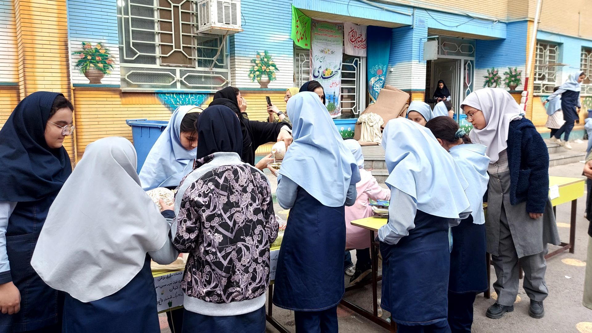  بازارچه کسب و کار دانش‌آموزی در دبستان دخترانه فرهنگیان ۲ 
