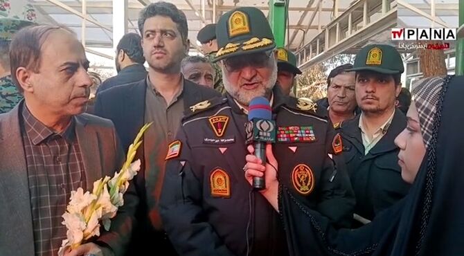 گلباران مزار شهدای قم به مناسبت دهه فجر انقلاب اسلامی