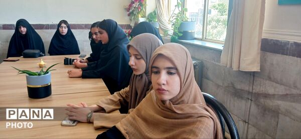  نشست هم اندیشی رئیس سازمان دانش آموزی کردستان با روسای شورای دانش‌آموزی مدارس کامیاران 