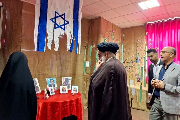 برگزاری و افتتاحیه نمایشگاه ریشه های مقاومت در مدرسه منتصرین شاهد ورامین