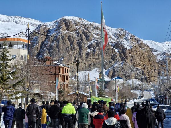 حماسه حضور گرم مردم بلده در سرمای زمستان 