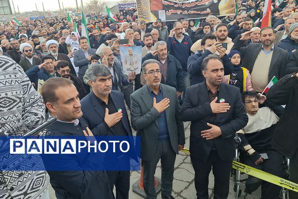 حضور اقشار مختلف مردم پردیس در راهپیمایی ۲۲بهمن 