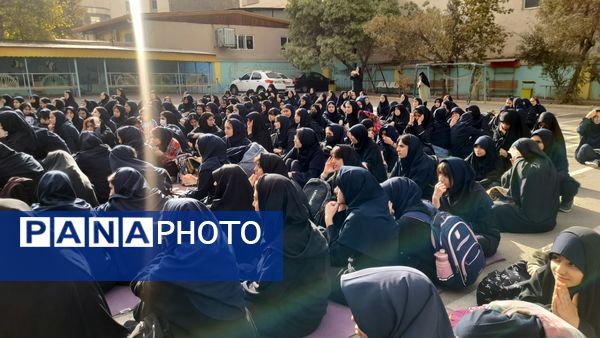 نواختن زنگ آغاز سال تحصیلی در دبیرستان شاهد شهید کلانتری همزمان با سراسر کشور 