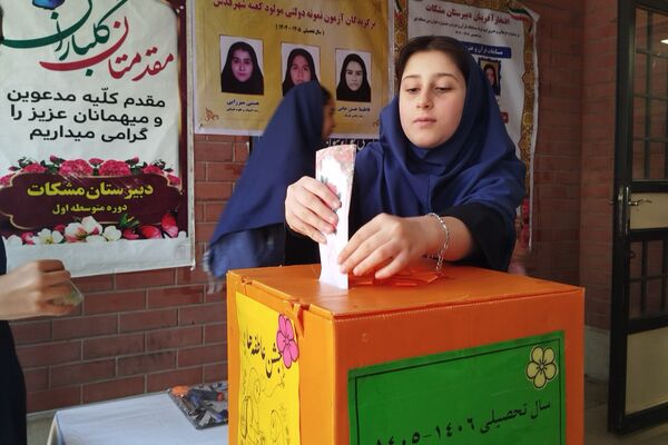  جشن عاطفه ها در دبیرستان های هدی و مشکات