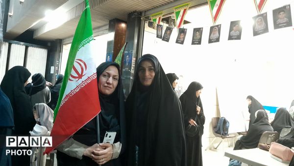 حضور پرشور فرهنگیان و دانش آموزان در موکب اداره آموزش و پرورش ناحیه۴ اصفهان 