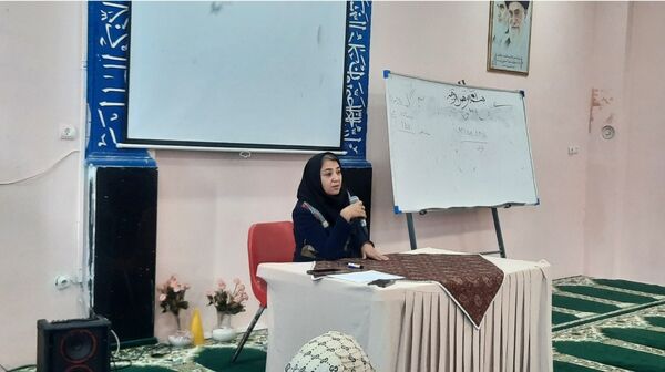 نشست صمیمی انجمن و اولیا پایه هفتم در دبیرستان فرهنگیان ناحیه۷ مشهد