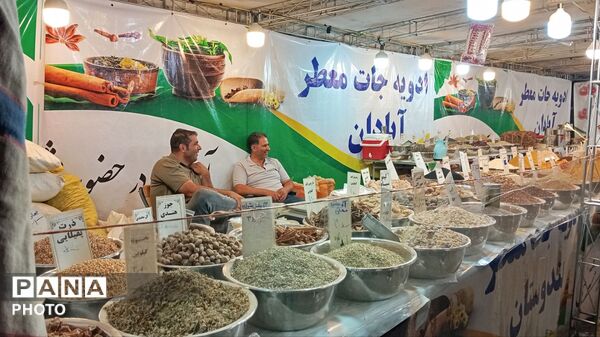 نمایشگاه سوغات و هدایا در پارک لاله شهرکرد 
