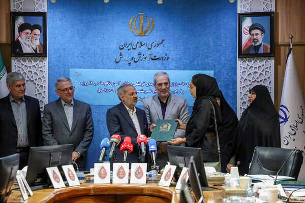 آیین بزرگداشت  اولین سالگرد شهدای فرهنگی و دانش آموز دفاع مقدس 12 روزه