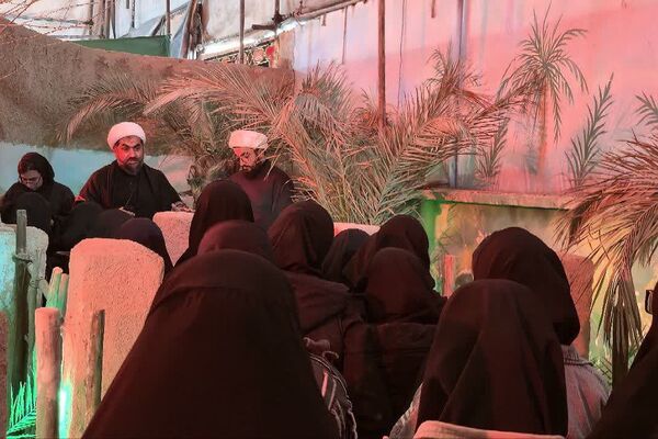 بازدید دانش‌آموزان دبیرستان یادگار امام از کوچه‌های بنی‌هاشم