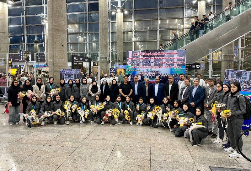احترام نظامی و شعار «جانم فدای ایران» کاراته‌کاهای نقره‌ای ایران  در  آسیا