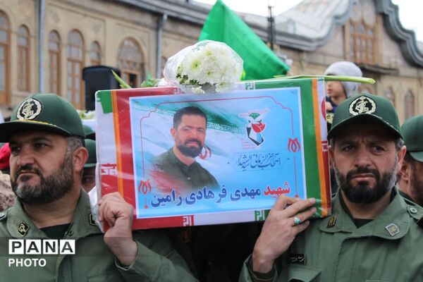 مراسم باشکوه بیعت مردم همدان با رهبر جدید انقلاب اسلامی 