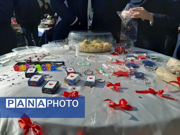 نمایشگاه کارآفرینی دانش‌آموزان دبیرستان حجاب شهرستان ورامین