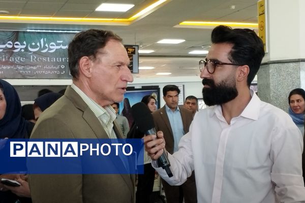 مراسم استقبال از دانش‌آموز مدال آور