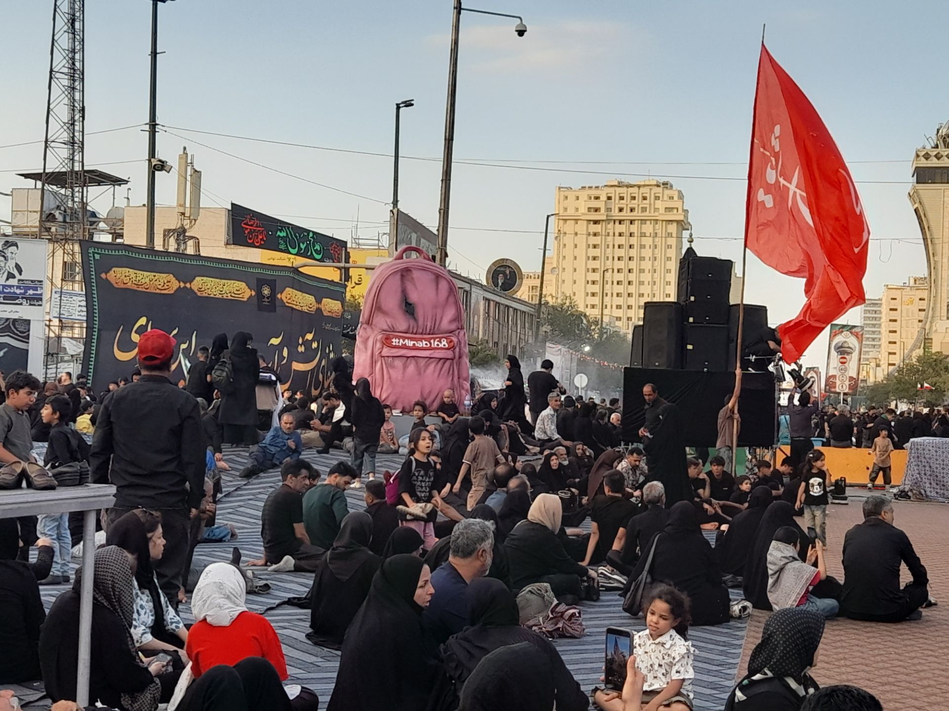 مشهد مقدس غرق در عزا و ماتم