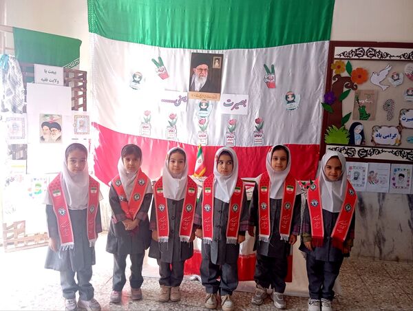 گرامیداشت حماسه ۹ دی ماه در دبستان دخترانه نرجس یک 