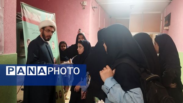 بازدید دانش‌آموزان ناحیه یک مشهد از پژوهش‌سرای علامه طباطبایی