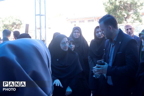 نمایشگاه طرح‌های ارتقا کیفیت آموزش در مقطع ابتدایی استان آذربایجان شرقی با حضور معاون وزیر 
