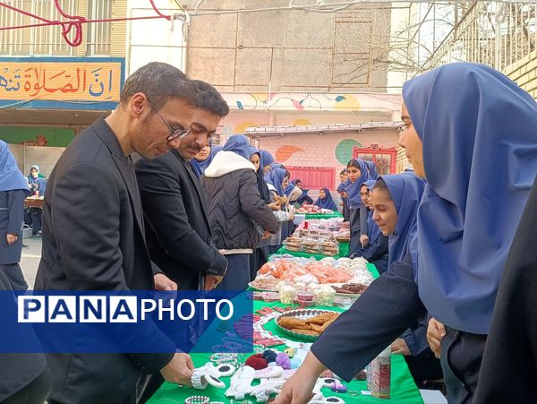 برپایی بازارچه دانش آموزی در دبیرستان دکتر جواد حداد۲ 
