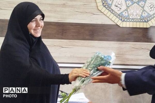 شاخه ای گل؛ هزاران قدردانی