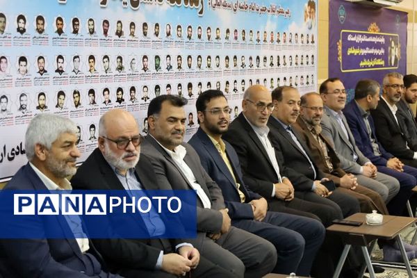 ضیافت افطاری جمعی از دانش‌آموزان با امام جمعه یزد 