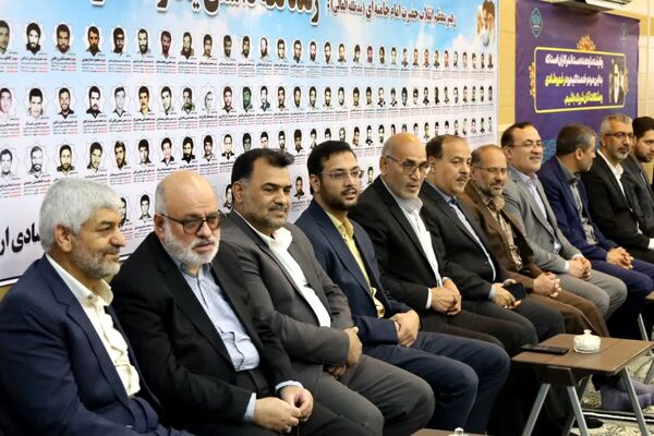 ضیافت افطاری جمعی از دانش‌آموزان با امام جمعه یزد 