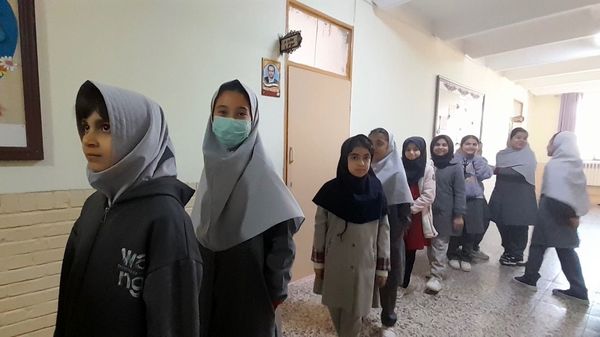 اجرای طرح وارنیش فلوراید در دبستان پنجم مهر