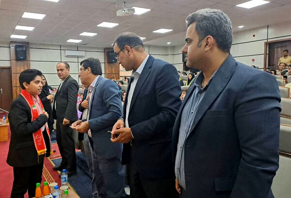  تجلیل از مدیران، مربیان و دانش‌آموزان پیشتاز شهرستان عسلویه