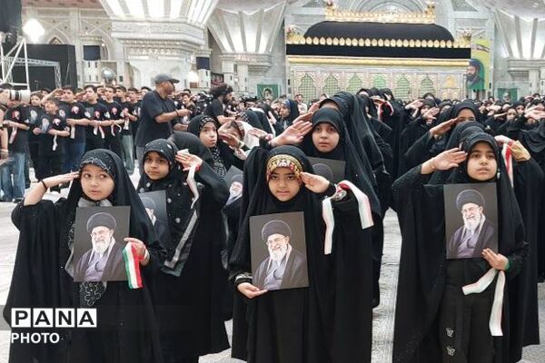 هم‌نوایی دانش‌آموزان منطقه ۵ تهران با سرود «باید برخاست» در سوگواری رهبر شهید